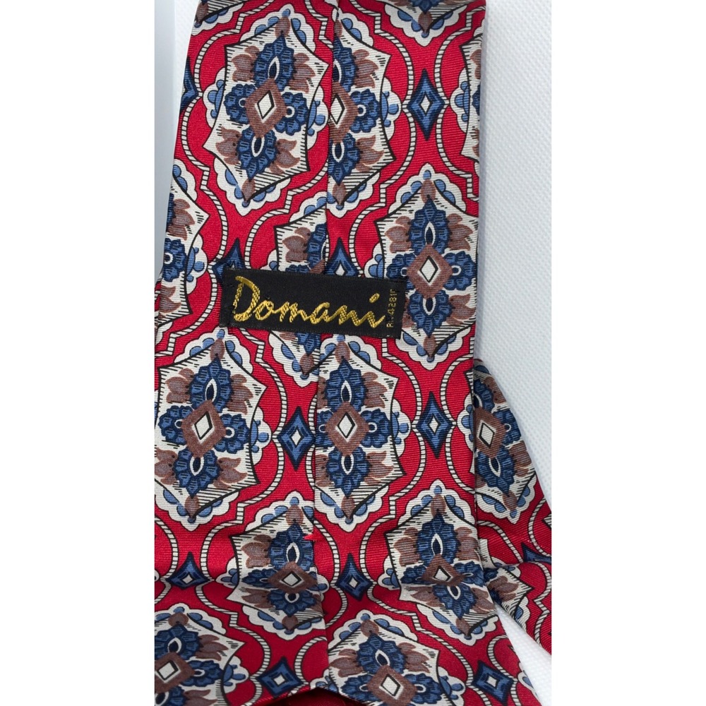 Domani Mens Red Blue Medallion Geometric 100% Italian Silk Necktie 4 Inch Width - Picture 6 of 7
